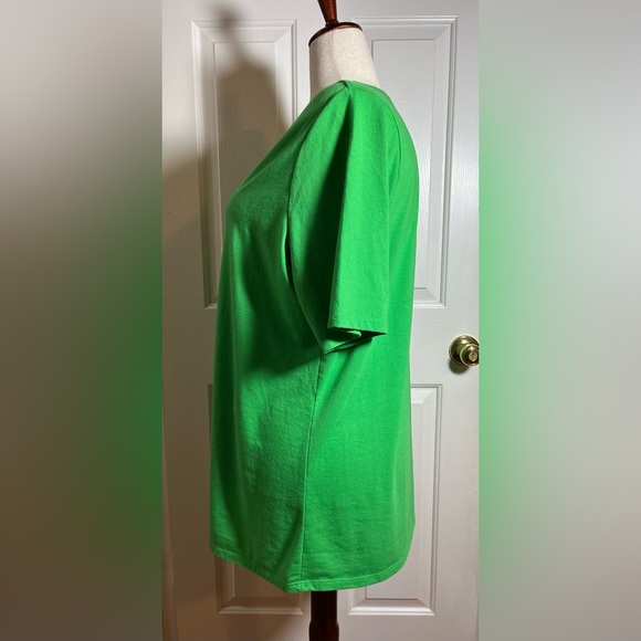 Lane Bryant Bright Green V-Neck Women’s Tee - Picture 3 of 7
